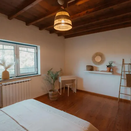 Nana House Ericeira - Yoga & Surf Lodge Santo Isidoro